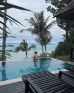 A few snapshots from Island life in Koh Samui 🥹🌴 just shared my blog posts from this trip in Thailand and now craving mango sticky rice pudding, the kindness and hospitality of Thai people and those buffet breakfast spreads (the kinda ones that keep you full til dinner). My stay at @fskohsamui was like something out of a story book. Especially that last photo - that night was one to remember 🫶🏼 #kohsamui #thailand #travel #travelblog #thailandtravel